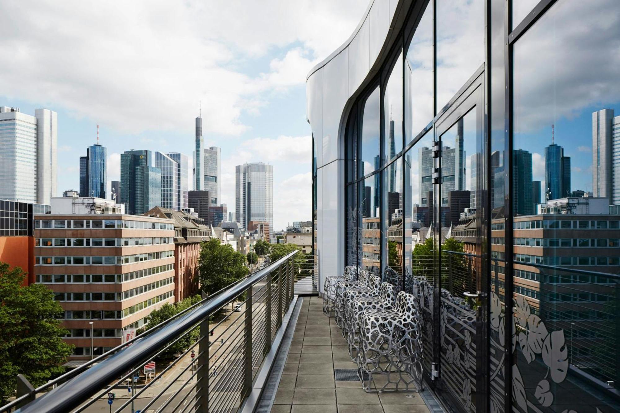 Roomers Frankfurt Central, Autograph Collection 5*