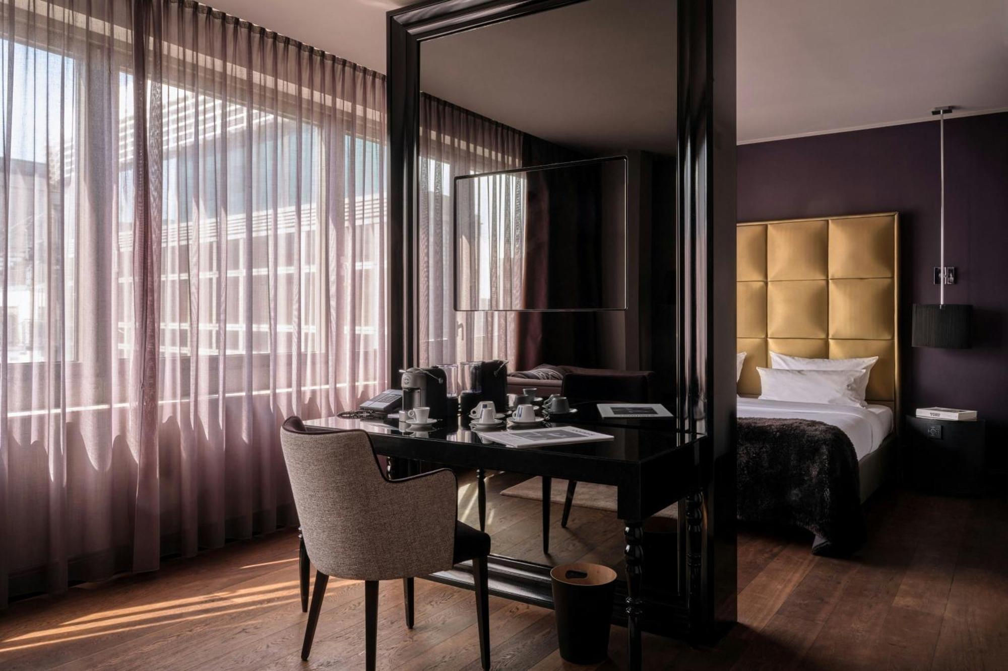 Roomers Frankfurt Central, Autograph Collection 5*