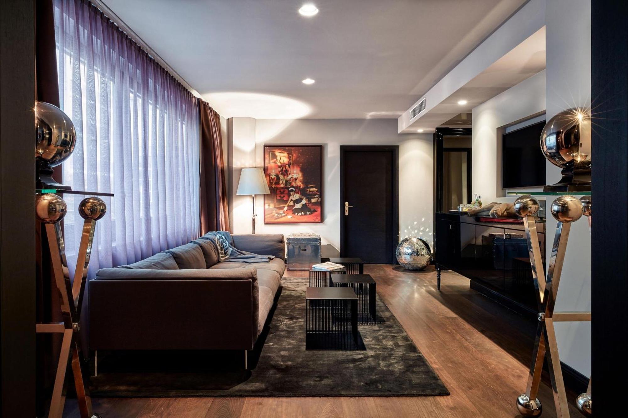 Hotel Roomers Frankfurt Central, Autograph Collection