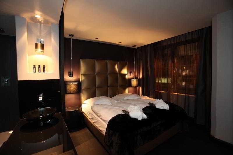 Hotel Roomers Frankfurt Central, Autograph Collection