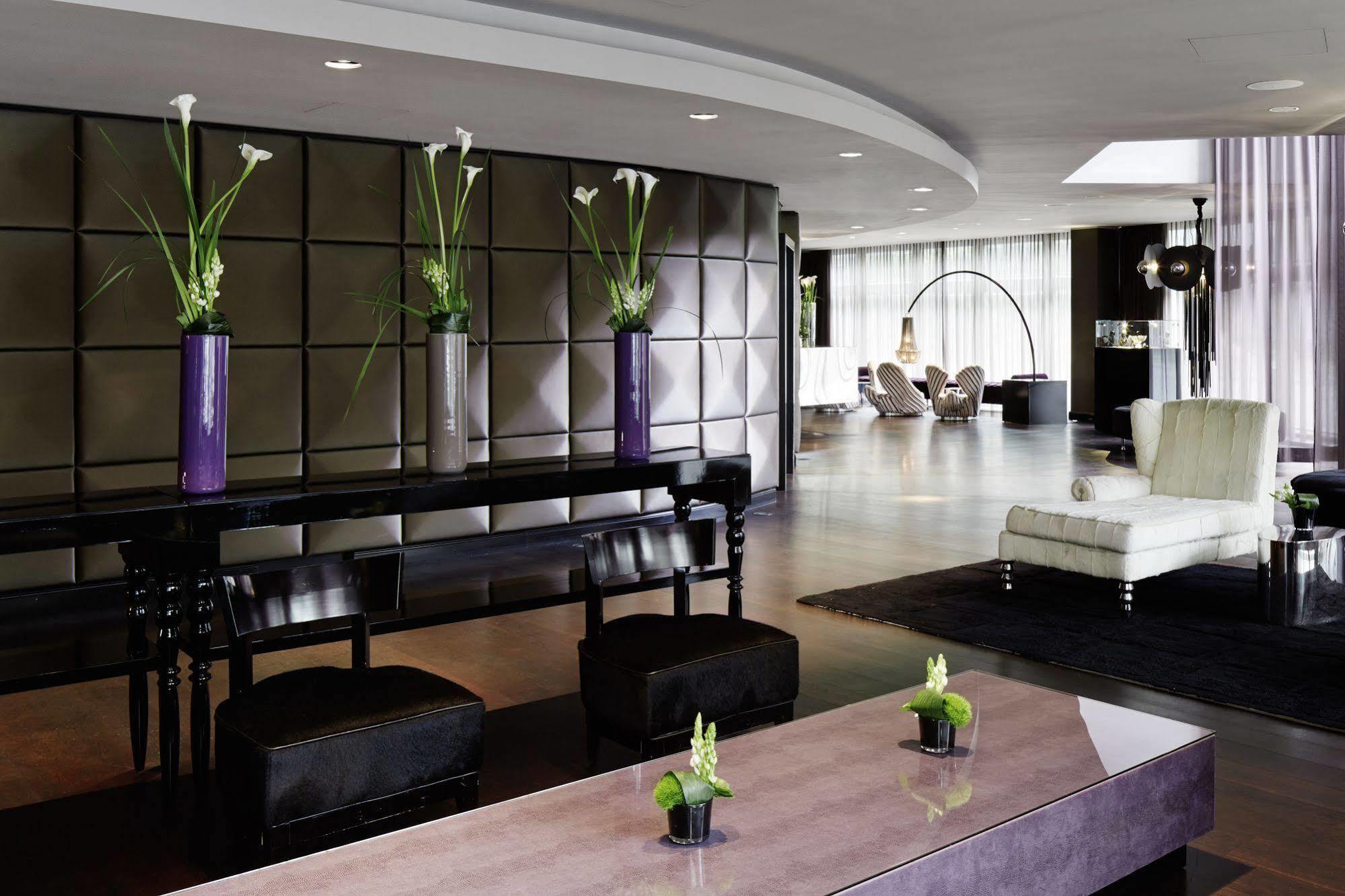 Hotel Roomers Frankfurt Central, Autograph Collection