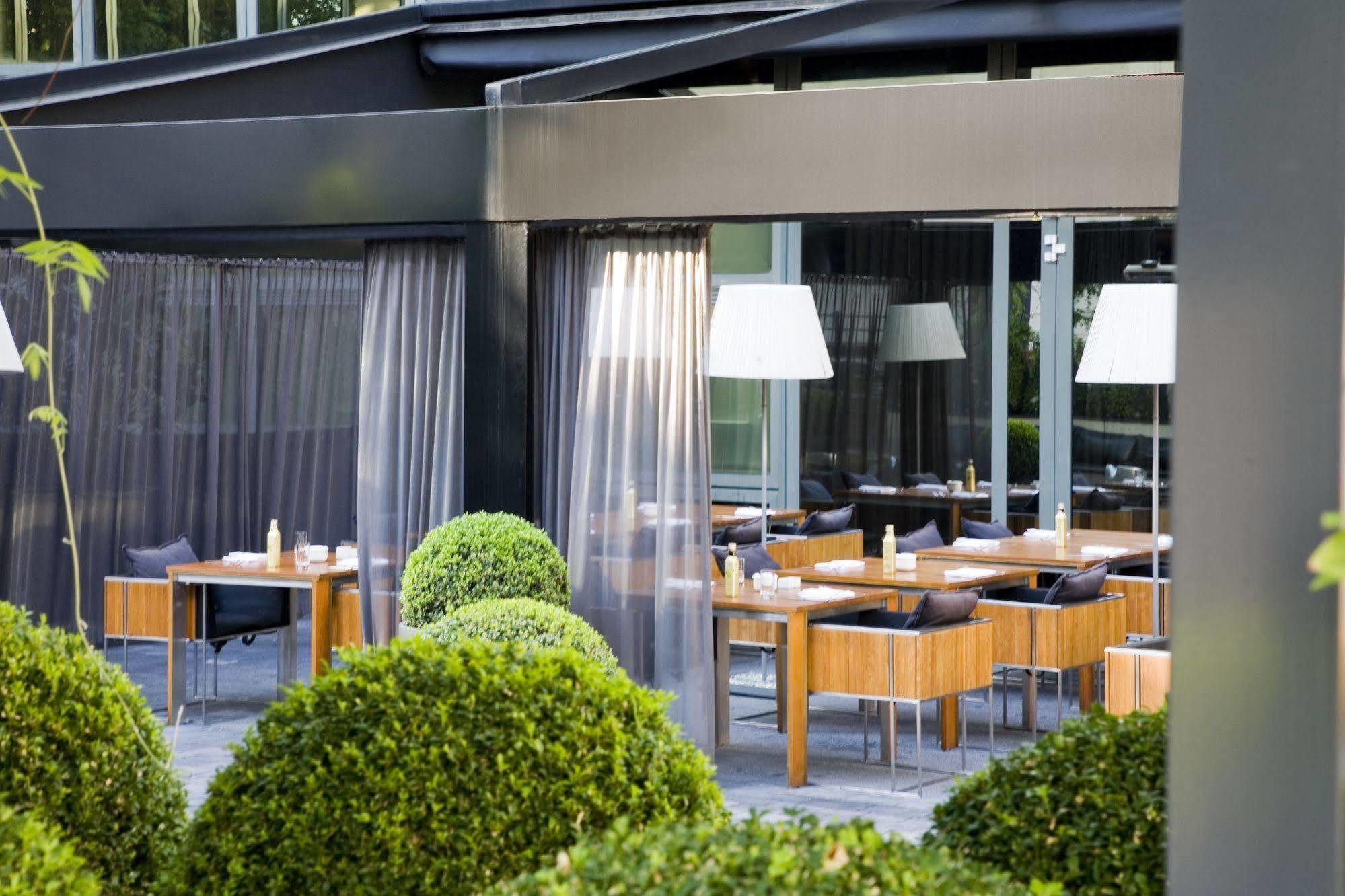 Roomers Frankfurt Central, Autograph Collection Hotel 5*