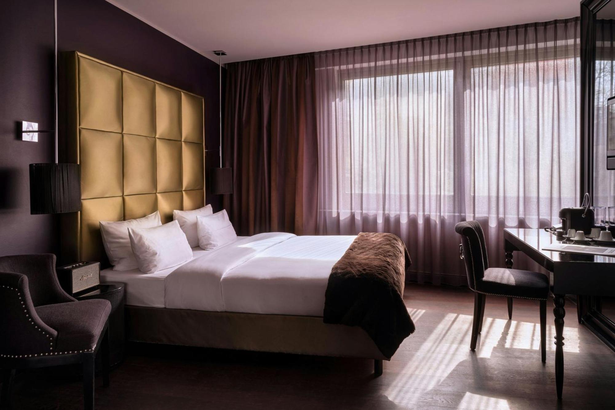 Hotel Roomers Frankfurt Central, Autograph Collection