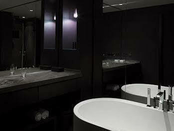 Roomers Frankfurt Central, Autograph Collection