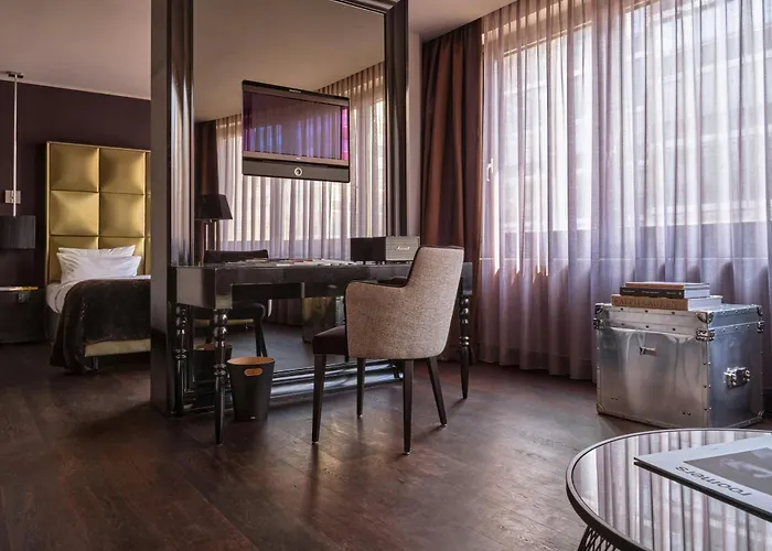 Roomers Frankfurt Central, Autograph Collection