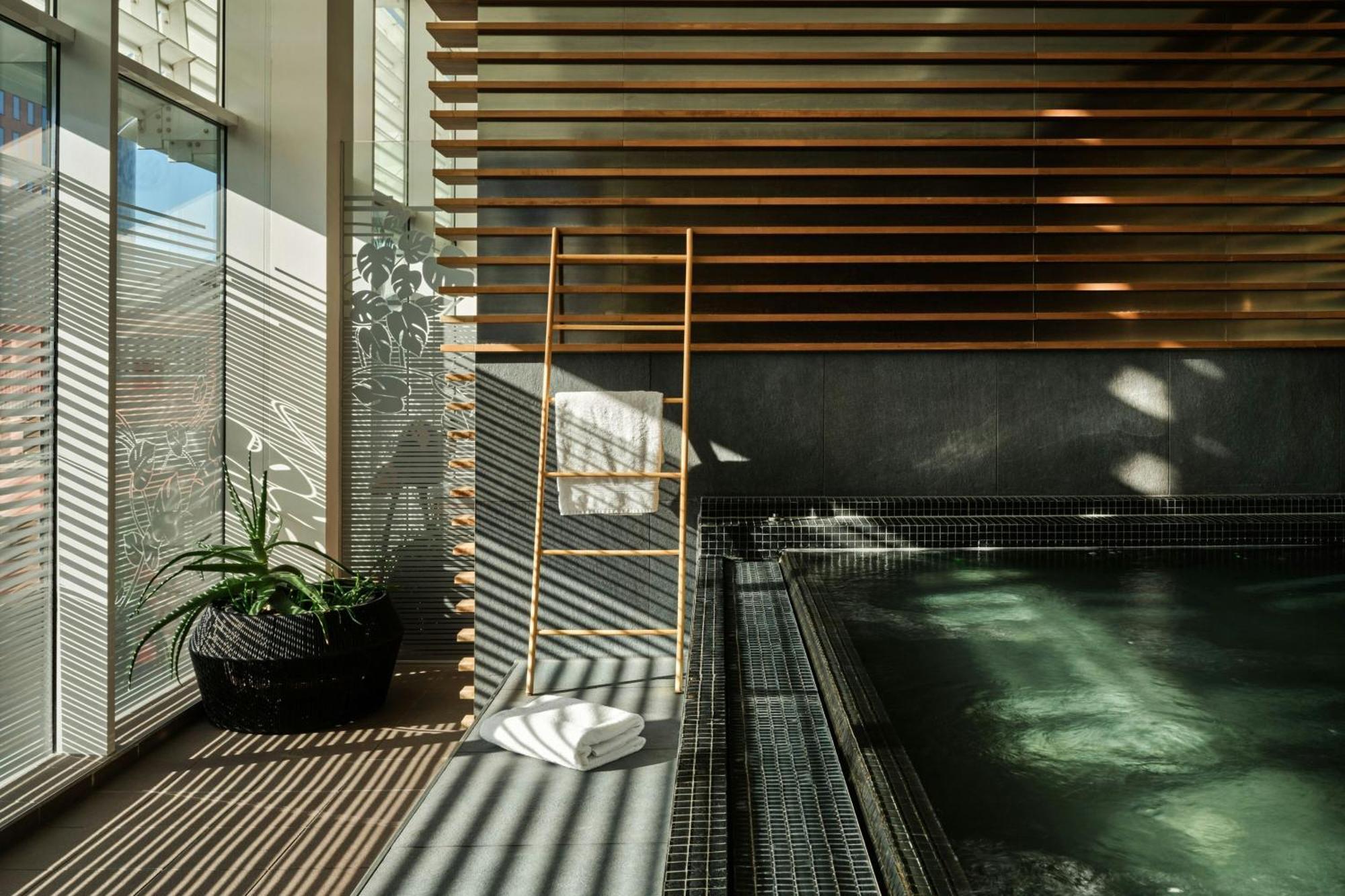 Hotel Roomers Frankfurt Central, Autograph Collection