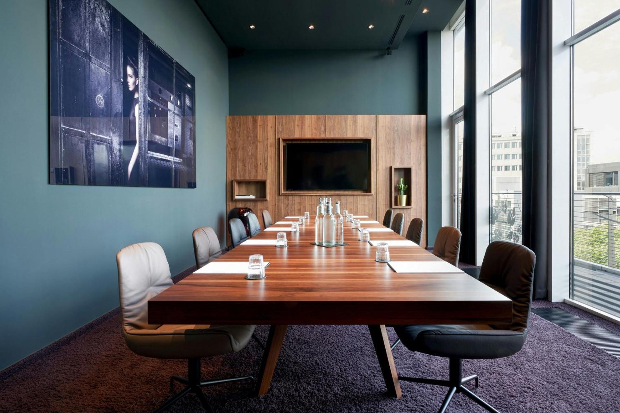 Hotel Roomers Frankfurt Central, Autograph Collection 5*