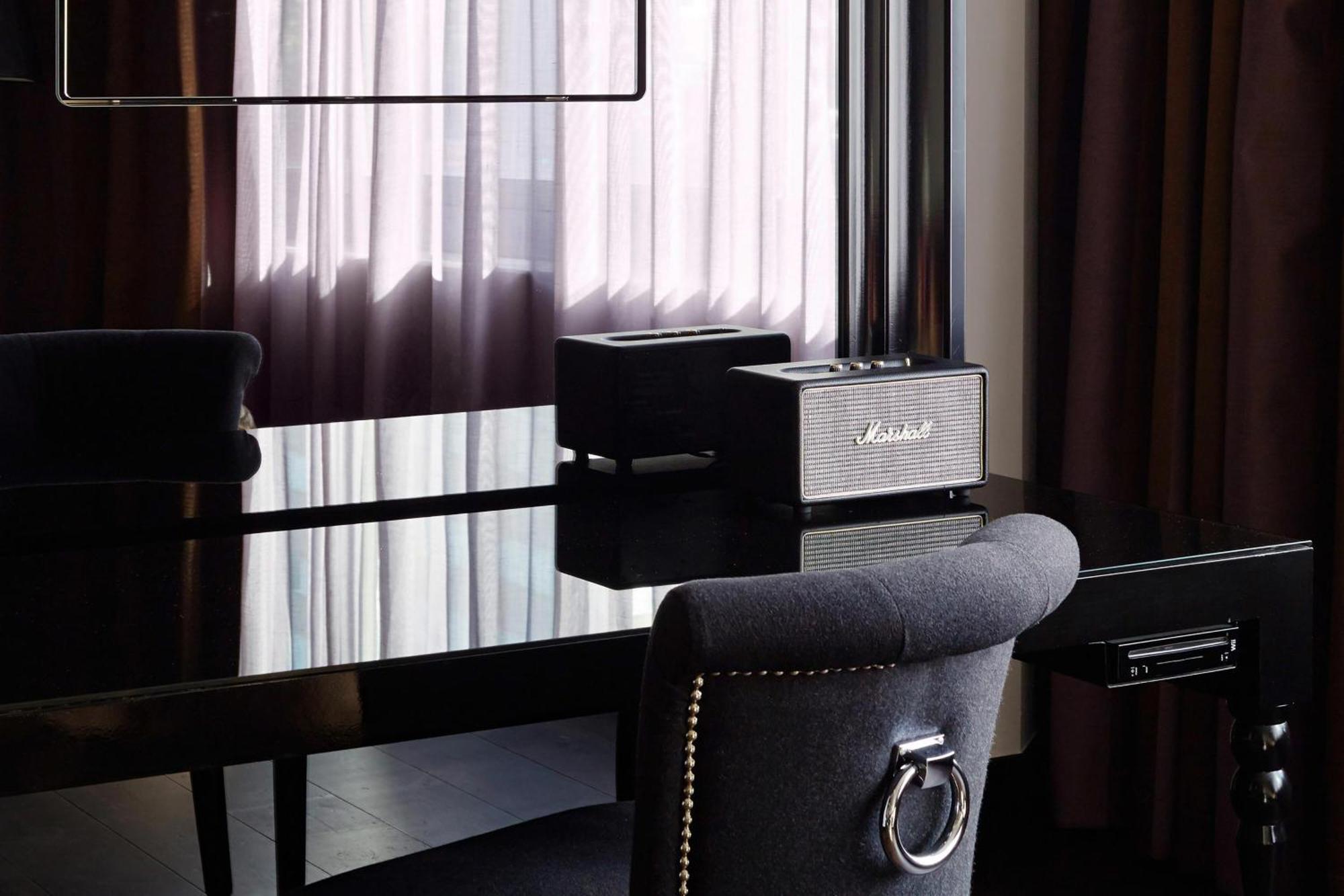 Roomers Frankfurt Central, Autograph Collection 5*