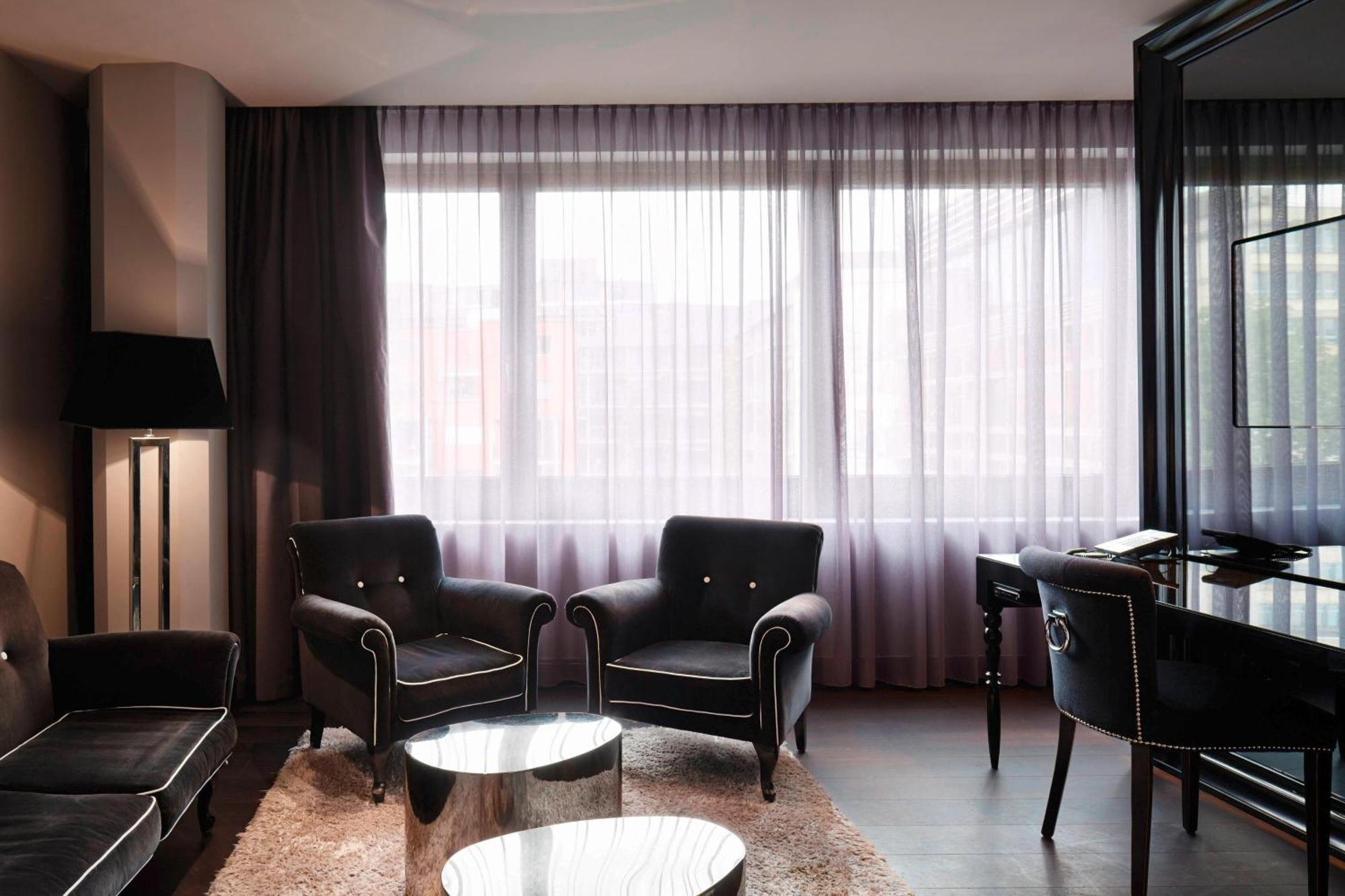 Hotel Roomers Frankfurt Central, Autograph Collection
