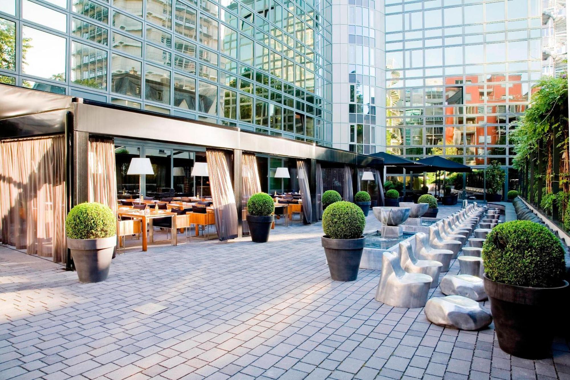 Roomers Frankfurt Central, Autograph Collection Hotel 5*